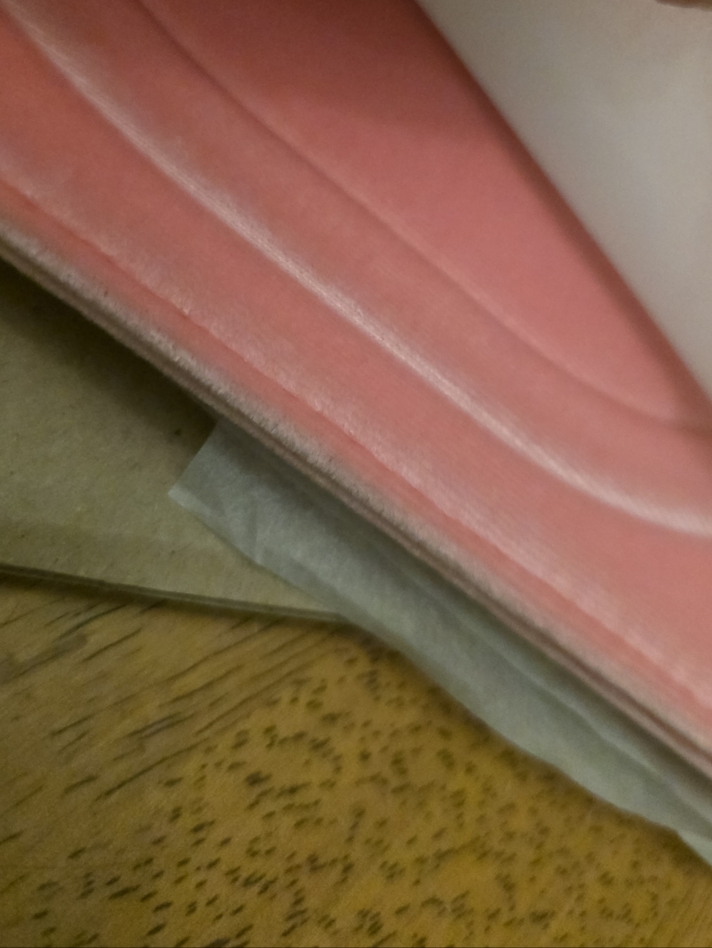 VALENTINO PINK SOFT PLUSH LAPTOP CASE. NEW STILL IN TISSUE WRAPPED. - Picture 2 of 6